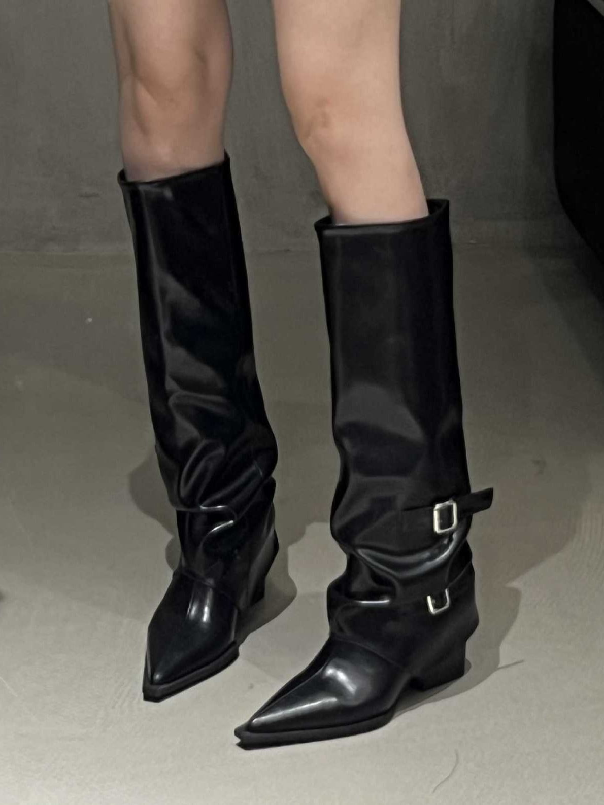 High-top belt buckle pointed toe thick-heeled boots