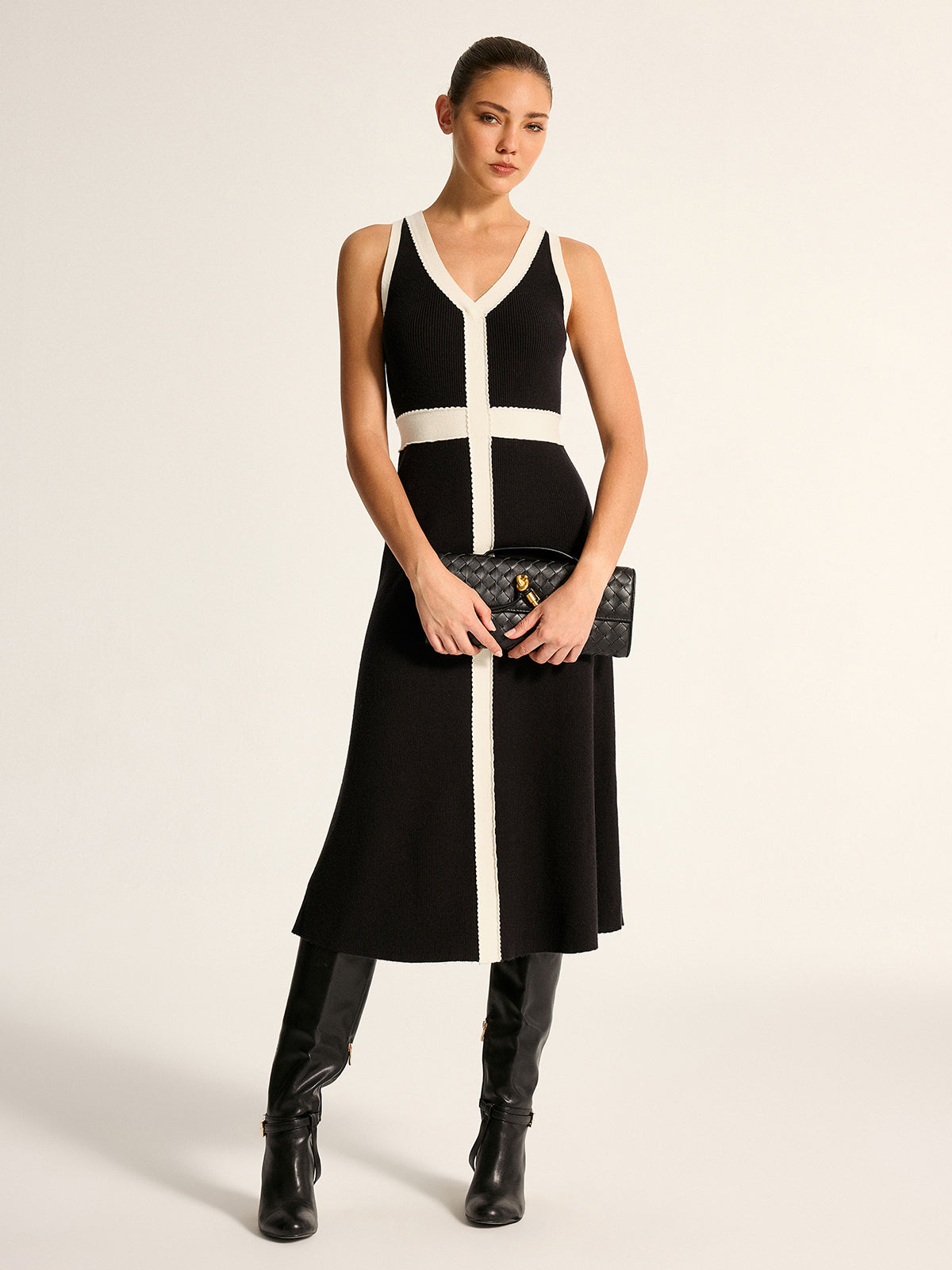 Contrast Trim Sleeveless V‑Neck Knit Midi Dress